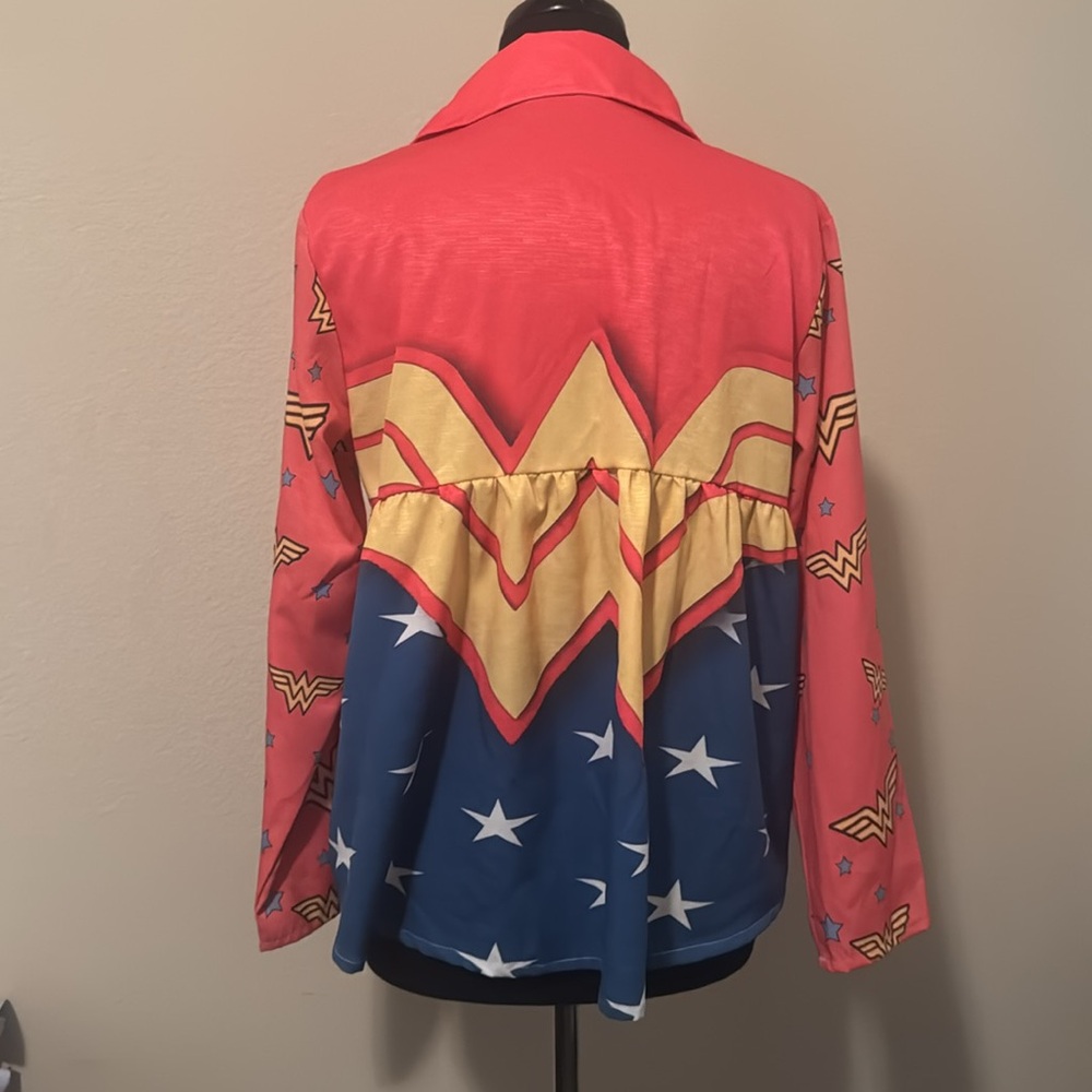 Wonder Woman Women’s button up: Medium - Picture 5 of 7